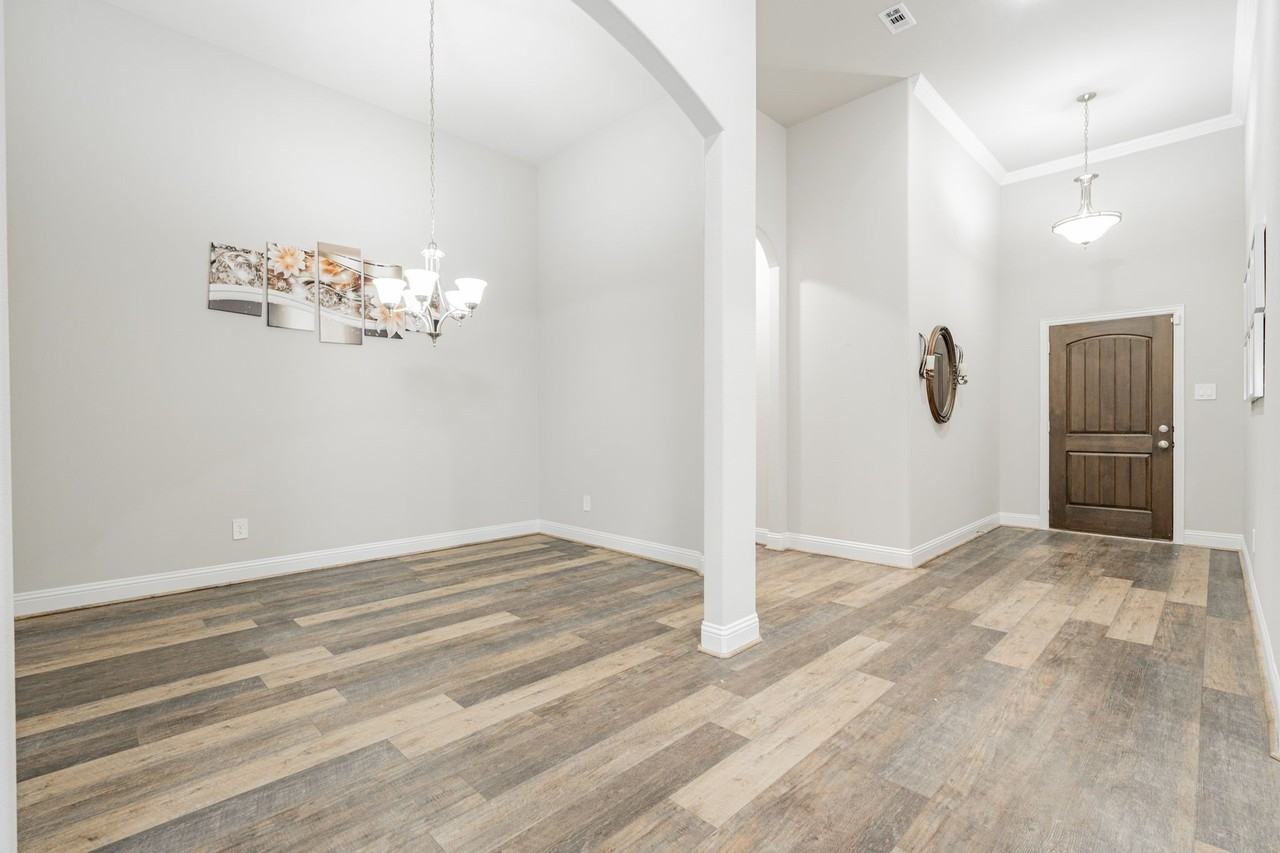 524 Crabapple Dr - Photo 3 of 37