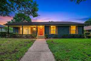 featured image of 5821 Clendenin Ave