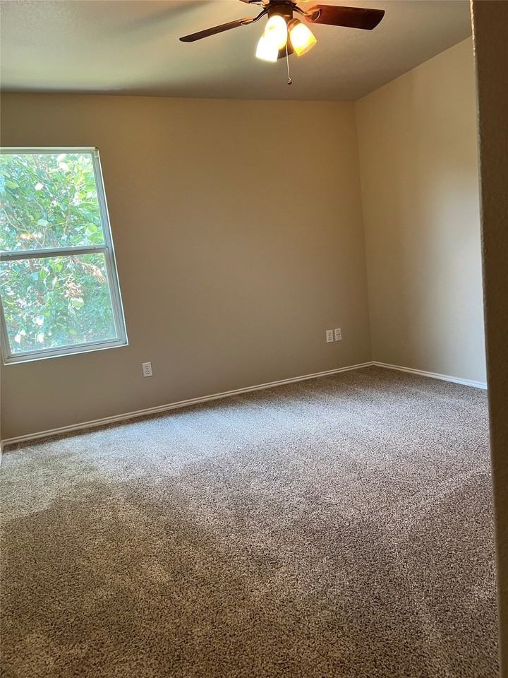 1717 Grassy View Dr - Photo 2 of 34