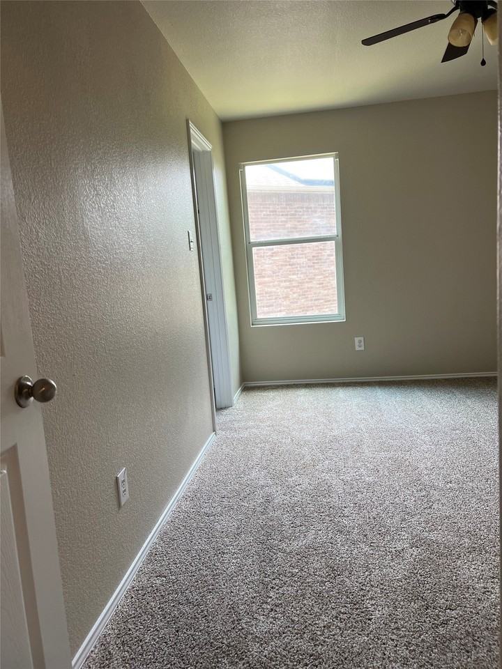 1717 Grassy View Dr - Photo 3 of 34