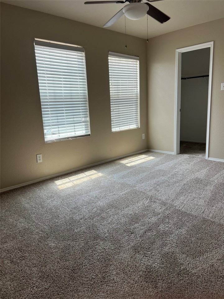 1717 Grassy View Dr - Photo 4 of 34
