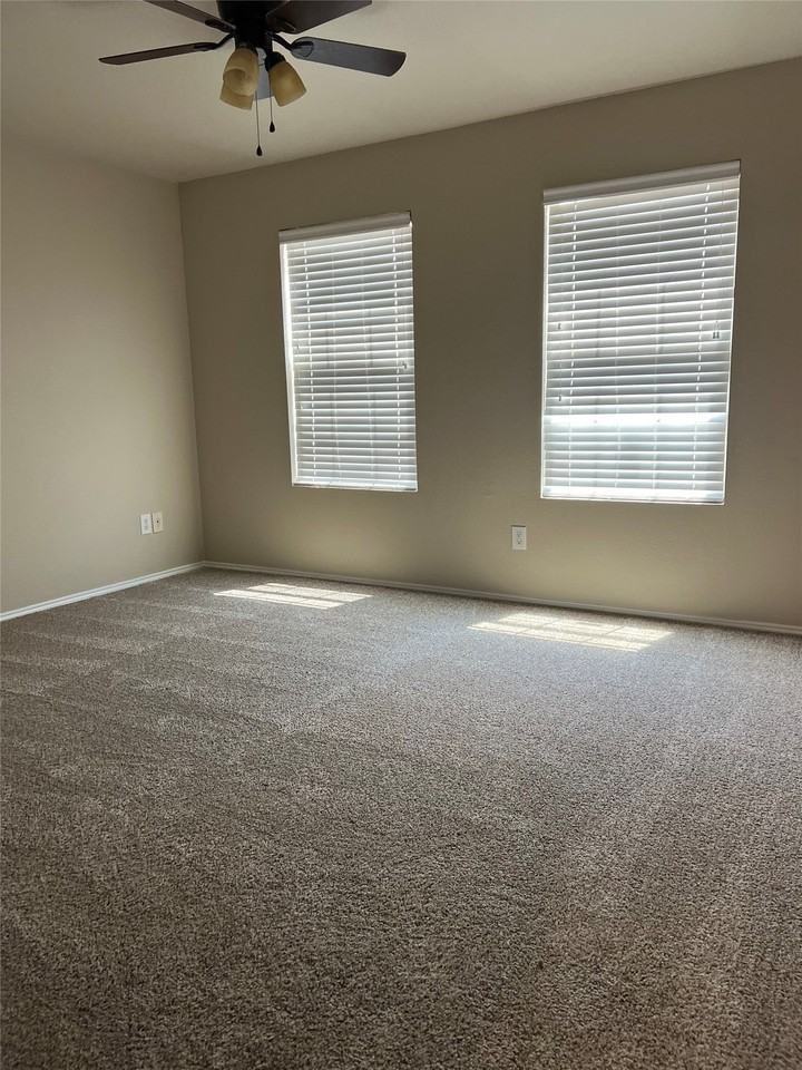1717 Grassy View Dr - Photo 5 of 34