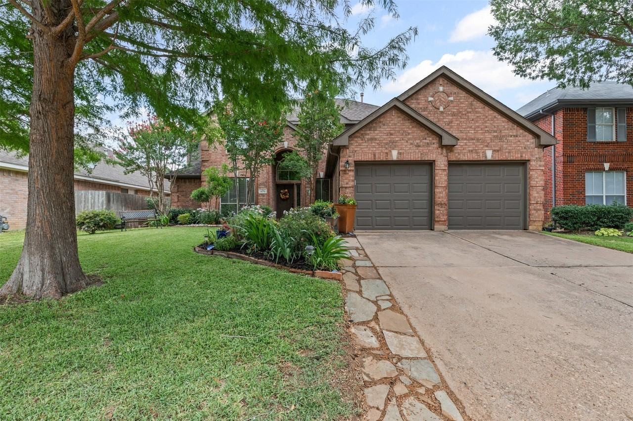 1475 Applewood Dr - Photo 2 of 33