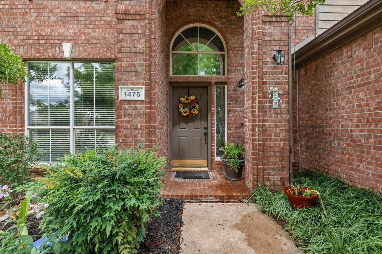 1475 Applewood Dr - Photo 3 of 33
