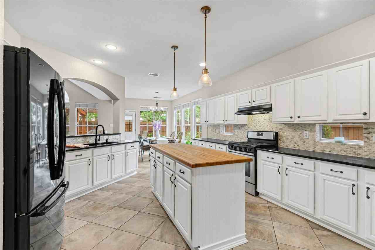 1475 Applewood Dr - Photo 7 of 33