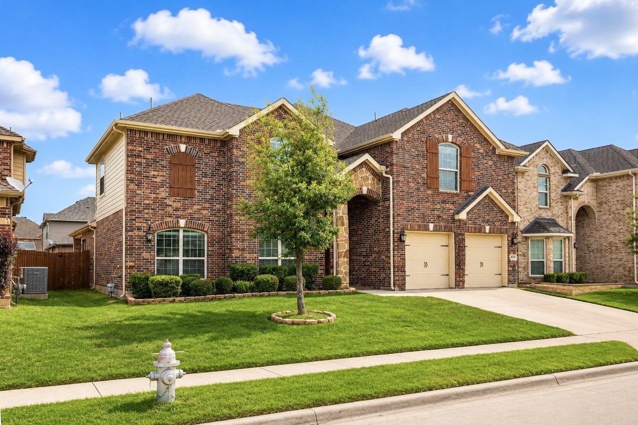 9828 Milkweed Ln - Photo 2 of 40