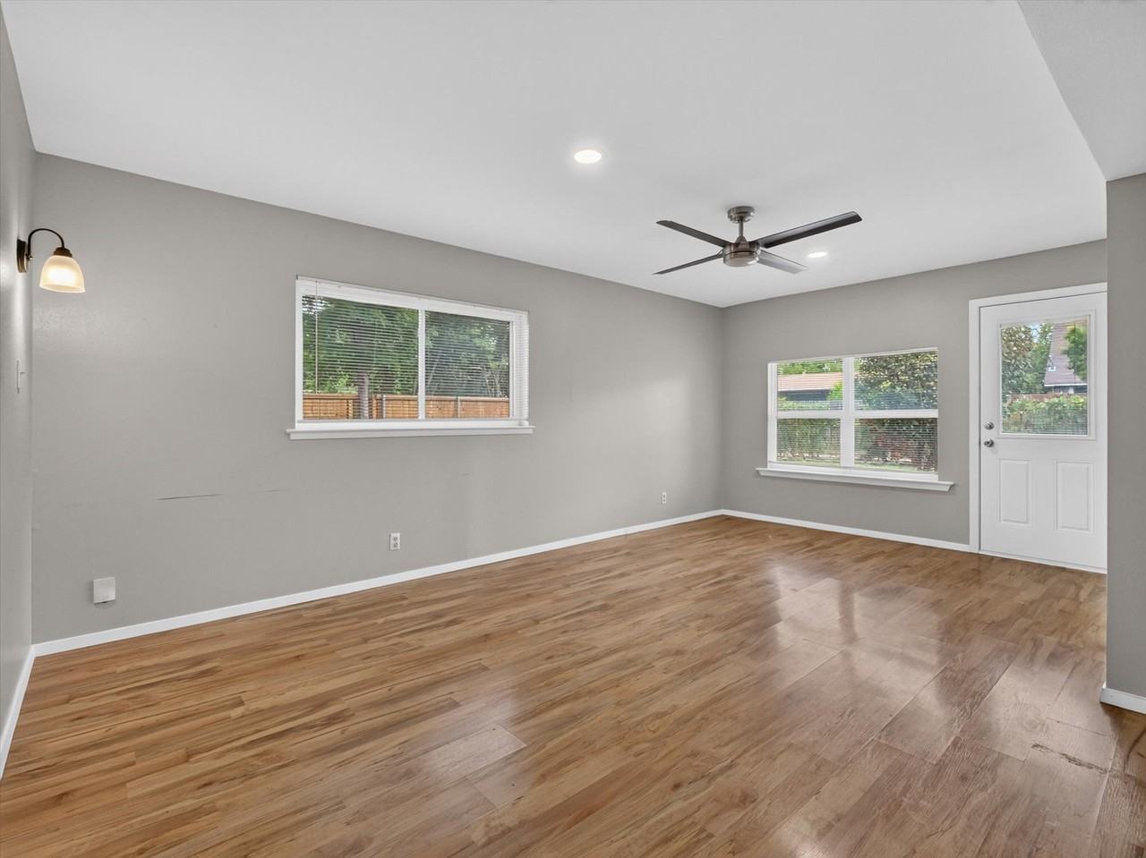 833 Brentwood Ln - Photo 5 of 22