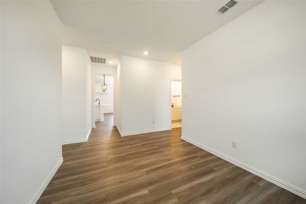 503 Virginia Way - Photo 3 of 34