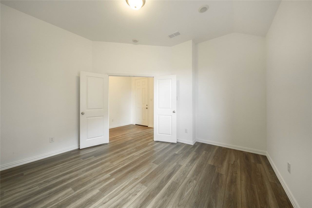 503 Virginia Way - Photo 4 of 34
