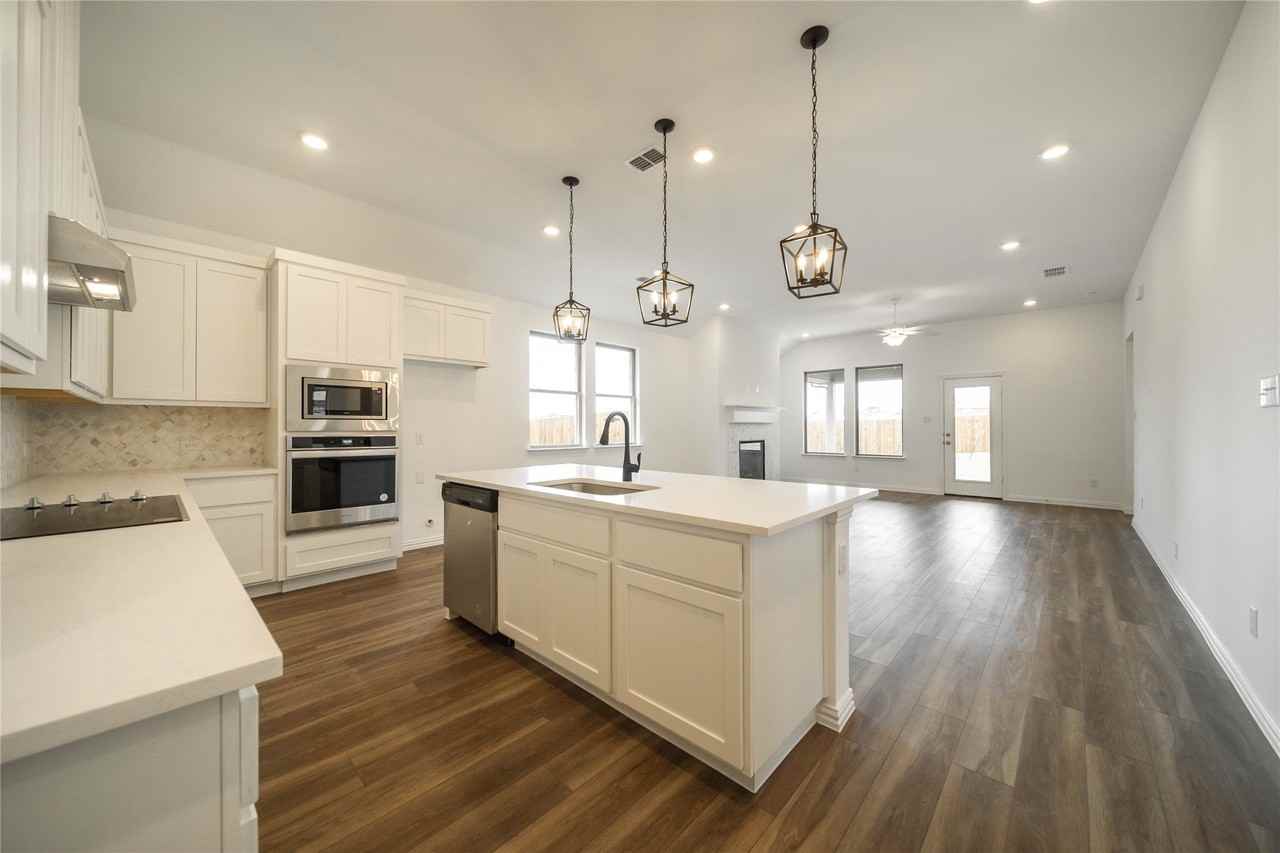503 Virginia Way - Photo 5 of 34