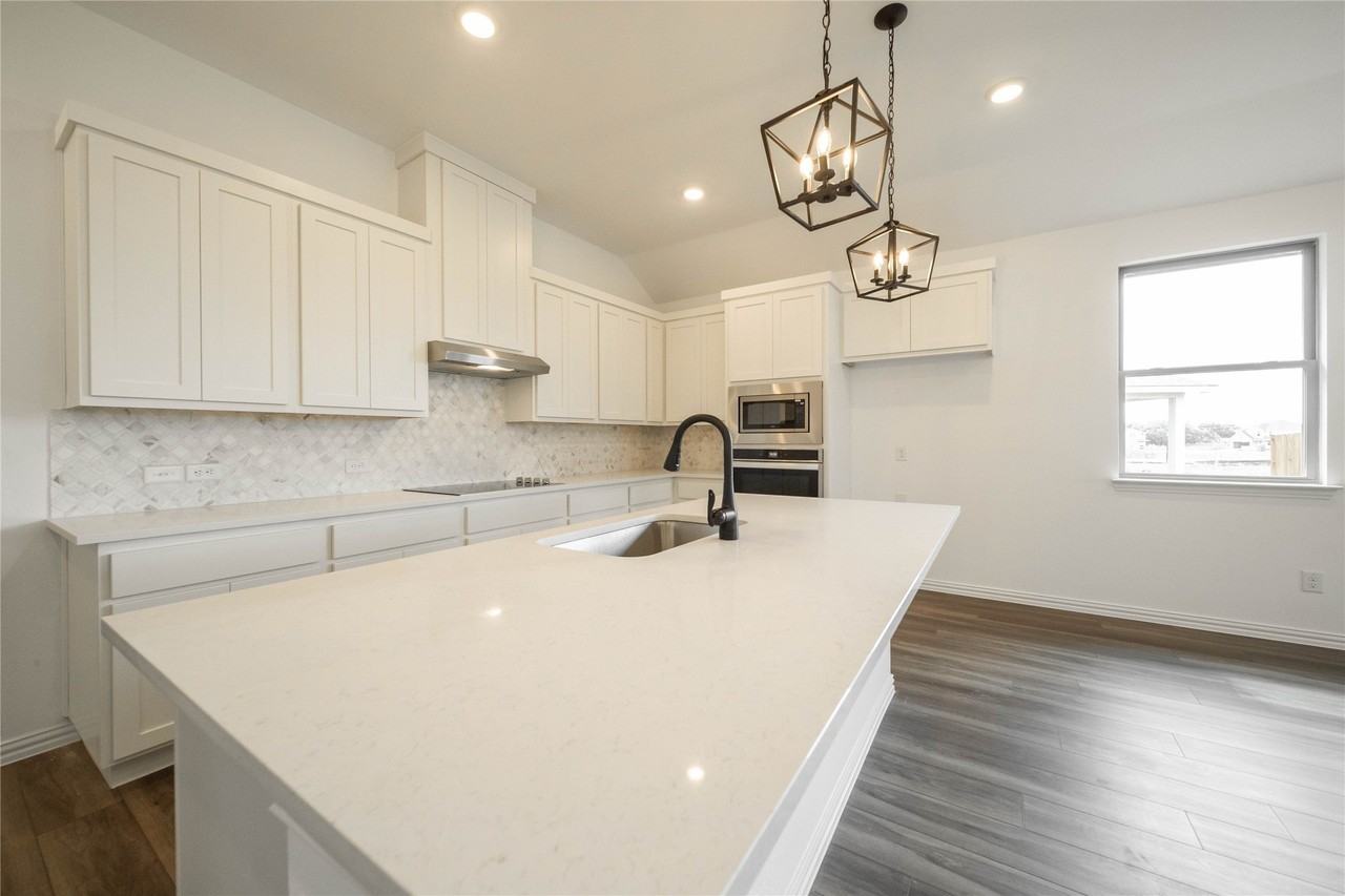 503 Virginia Way - Photo 6 of 34