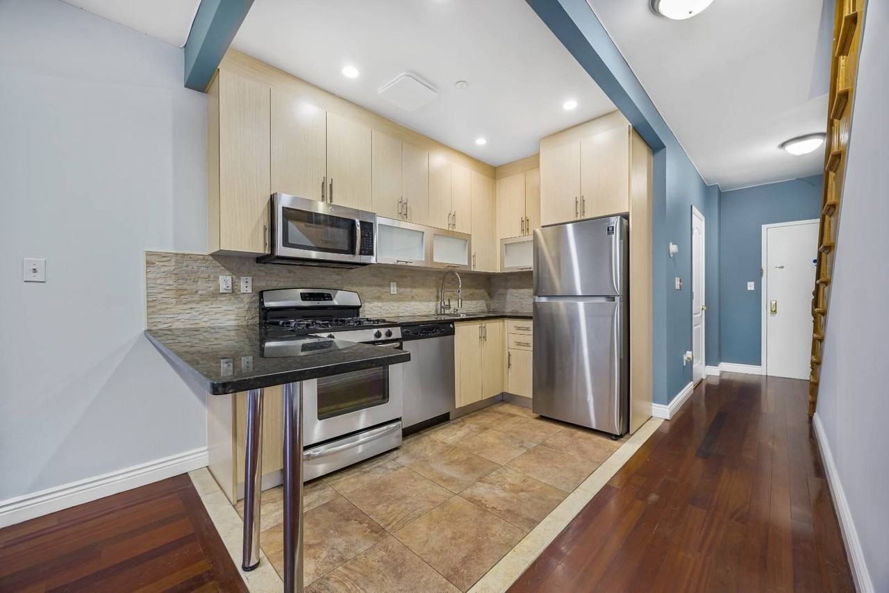 2408 Ocean Ave #9A - Photo 4 of 12
