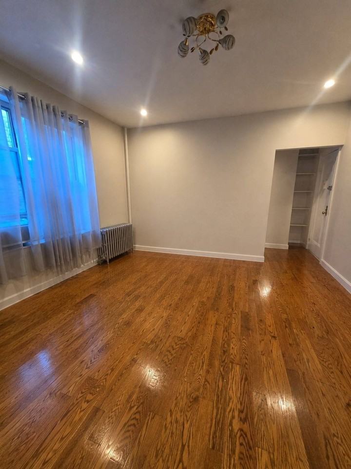 5806 43rd Ave #2 - Photo 2 of 5