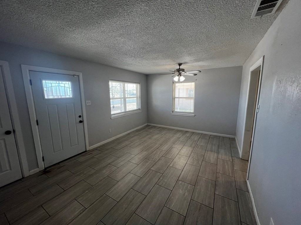 1409 E 38th St - Photo 3 of 11