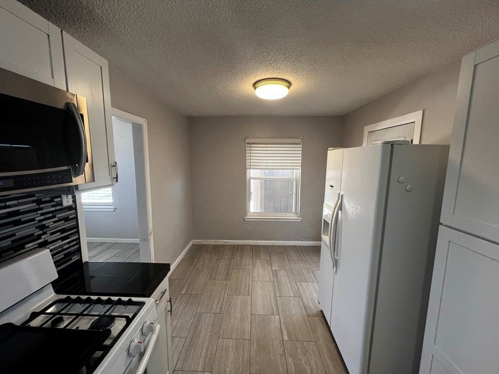 1409 E 38th St - Photo 5 of 11