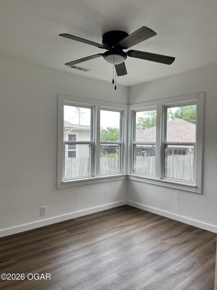 723 Chestnut Ave - Photo 3 of 10