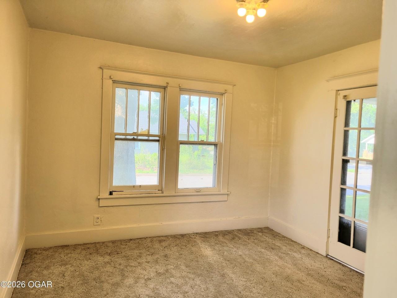 3102 S Wall Ave - Photo 3 of 9