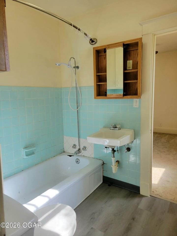3102 S Wall Ave - Photo 4 of 9