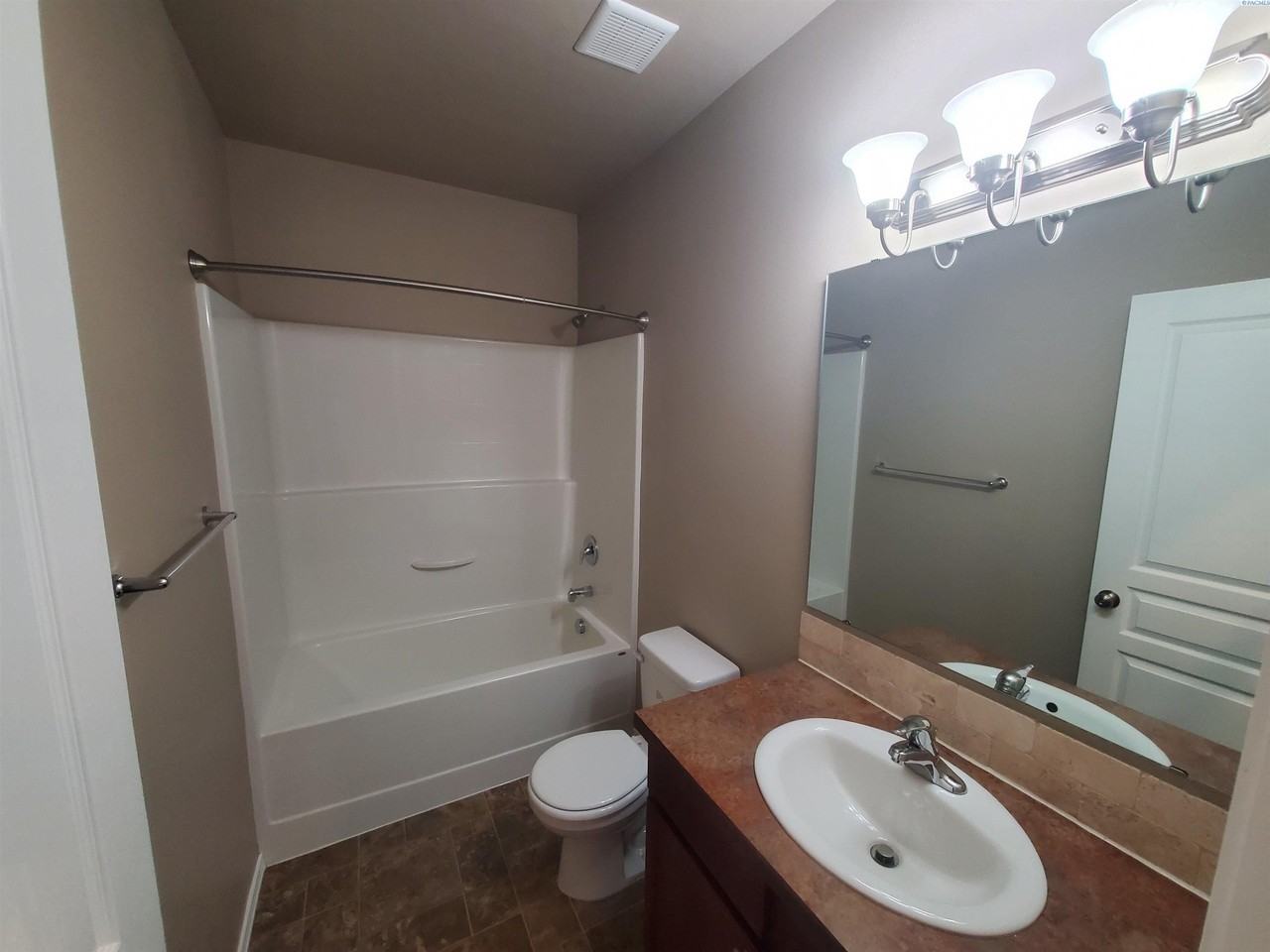 513 Jordan Ln - Photo 5 of 17