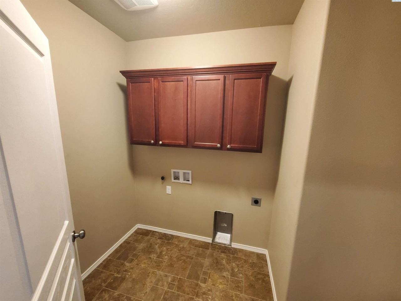 513 Jordan Ln - Photo 7 of 17