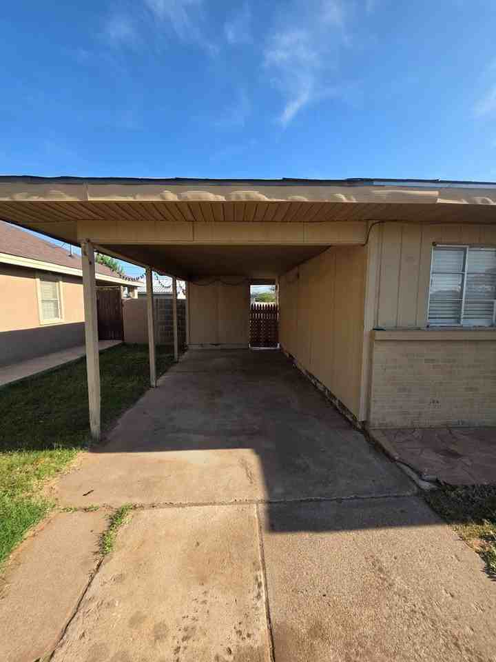 3218 Thomas Ave - Photo 3 of 25