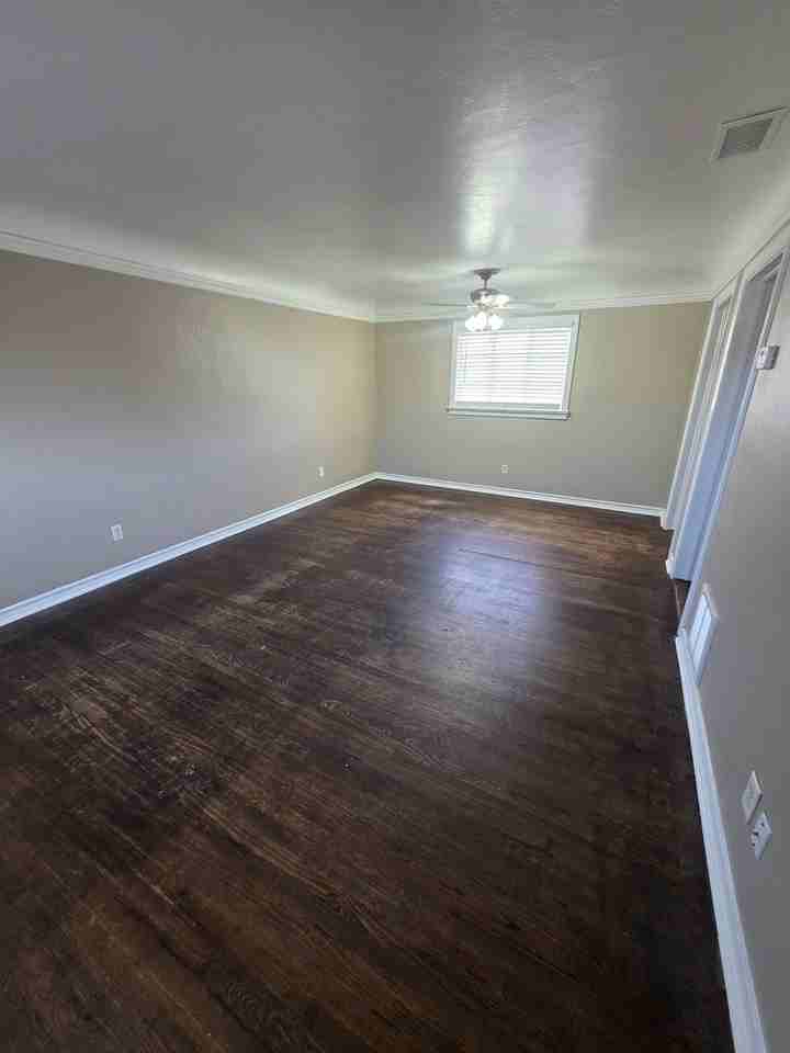 3218 Thomas Ave - Photo 4 of 25