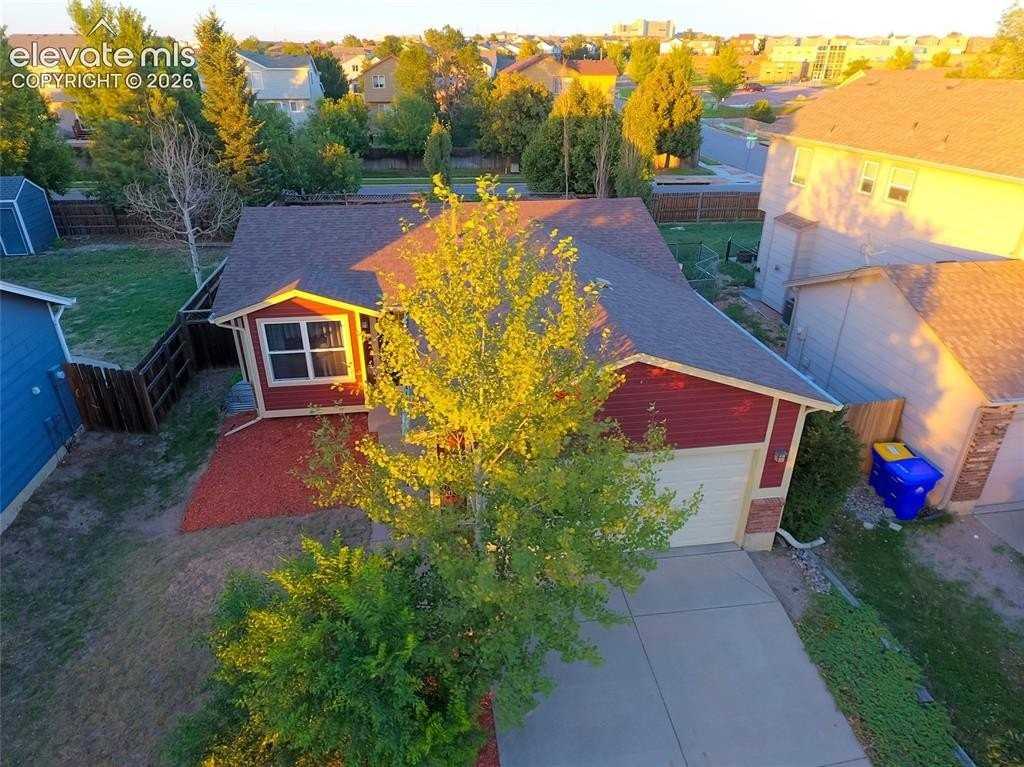 5038 Chariot Dr - Photo 4 of 46