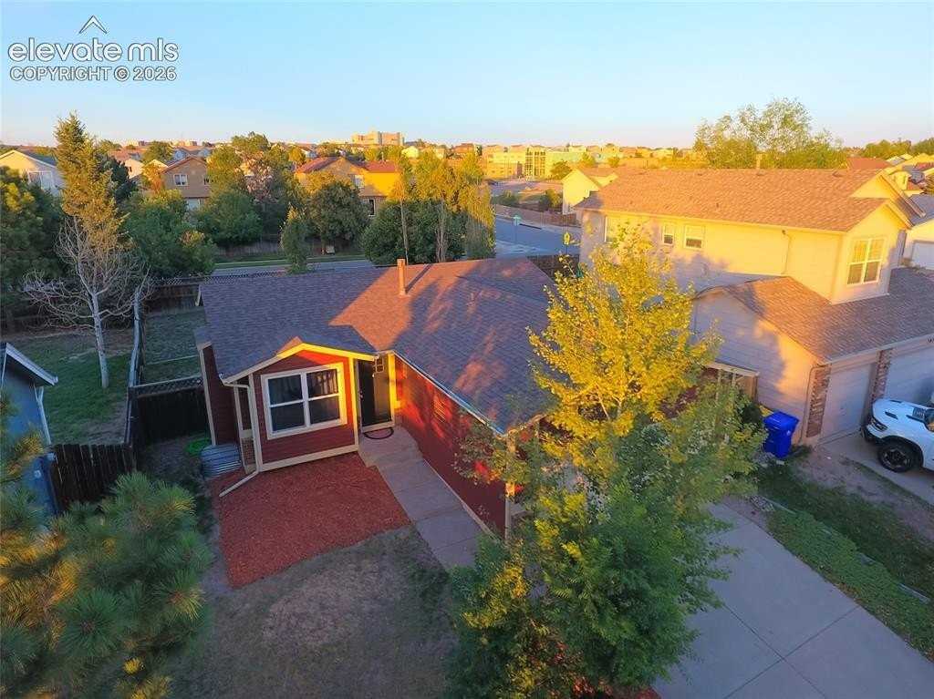 5038 Chariot Dr - Photo 2 of 46