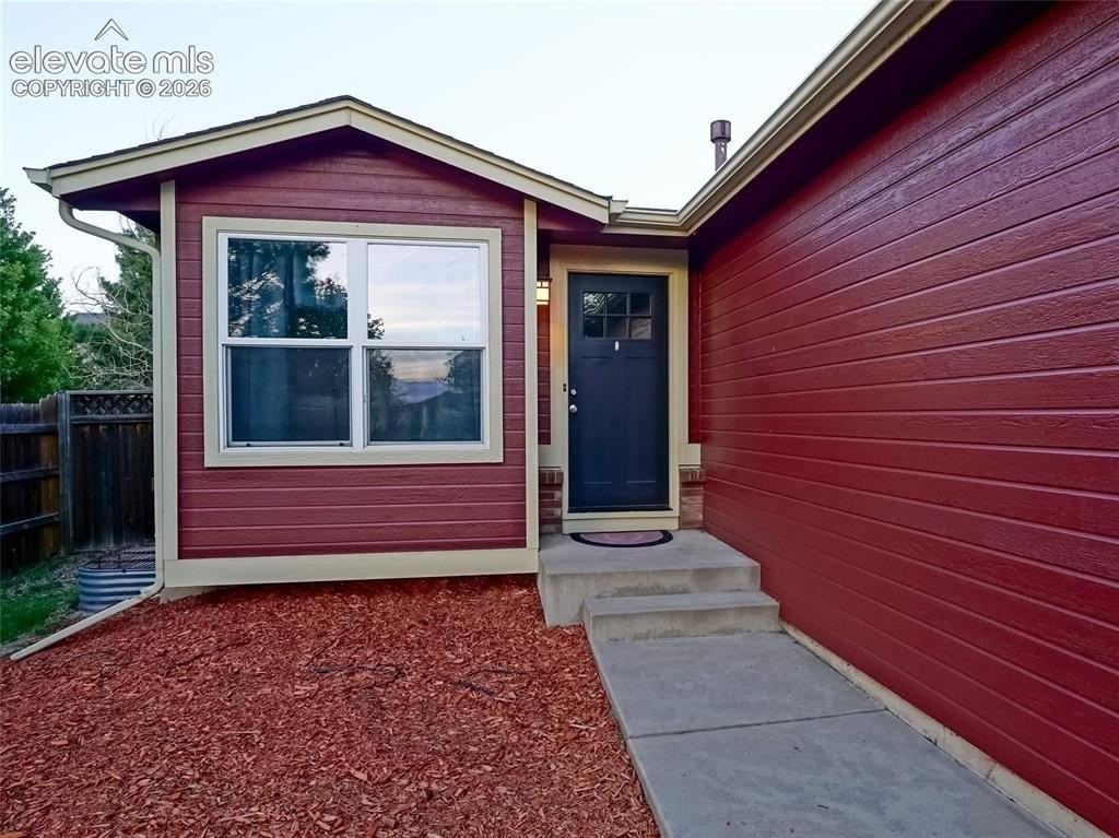 5038 Chariot Dr - Photo 3 of 46