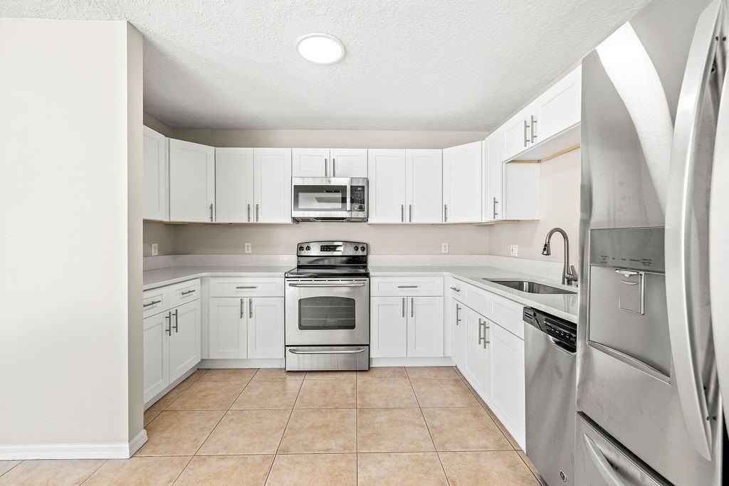 1542 N Lawnwood Cir #37D - Photo 2 of 36