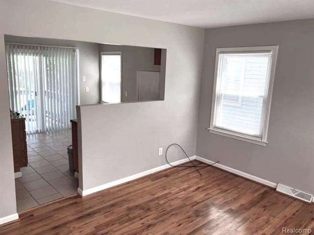 577 E Hudson Ave - Photo 7 of 17