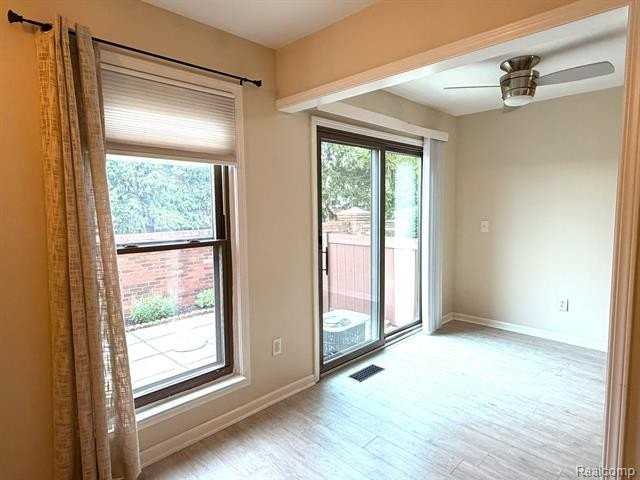 41090 Southwind Dr - Photo 4 of 25
