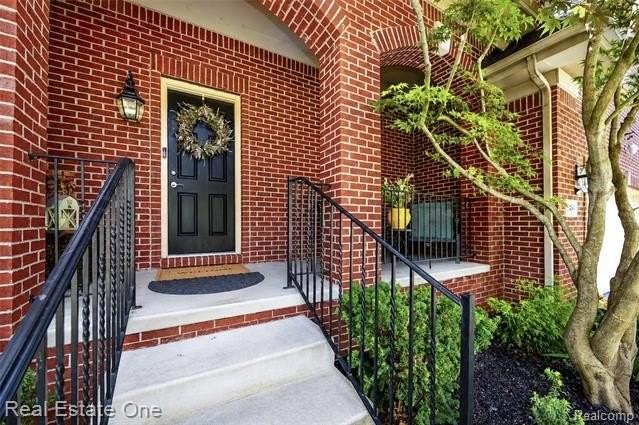 3481 Castlewood Ct - Photo 2 of 50