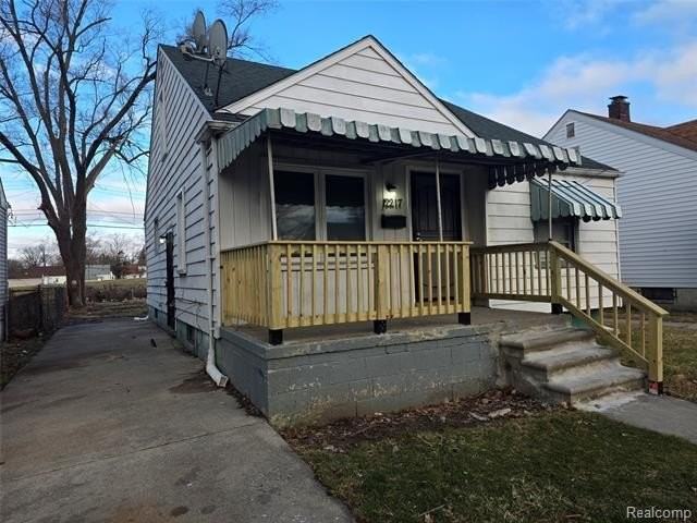 12217 Plainview Ave - Photo 2 of 22