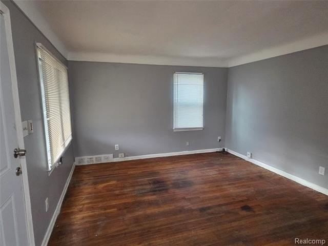 12217 Plainview Ave - Photo 4 of 22