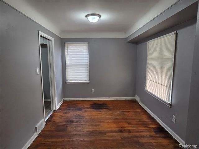 12217 Plainview Ave - Photo 6 of 22