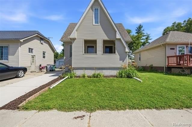 735 E Maxlow Ave - Photo 3 of 30