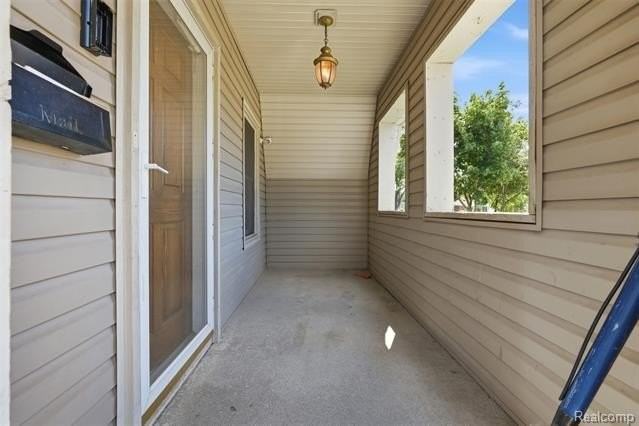 735 E Maxlow Ave - Photo 4 of 30