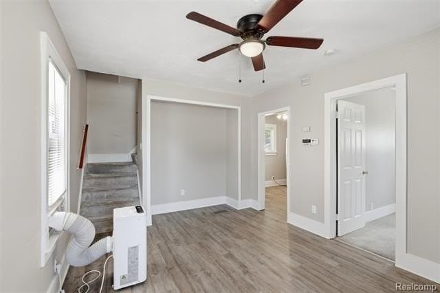 735 E Maxlow Ave - Photo 6 of 30