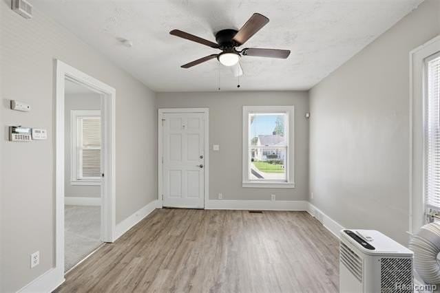 735 E Maxlow Ave - Photo 7 of 30