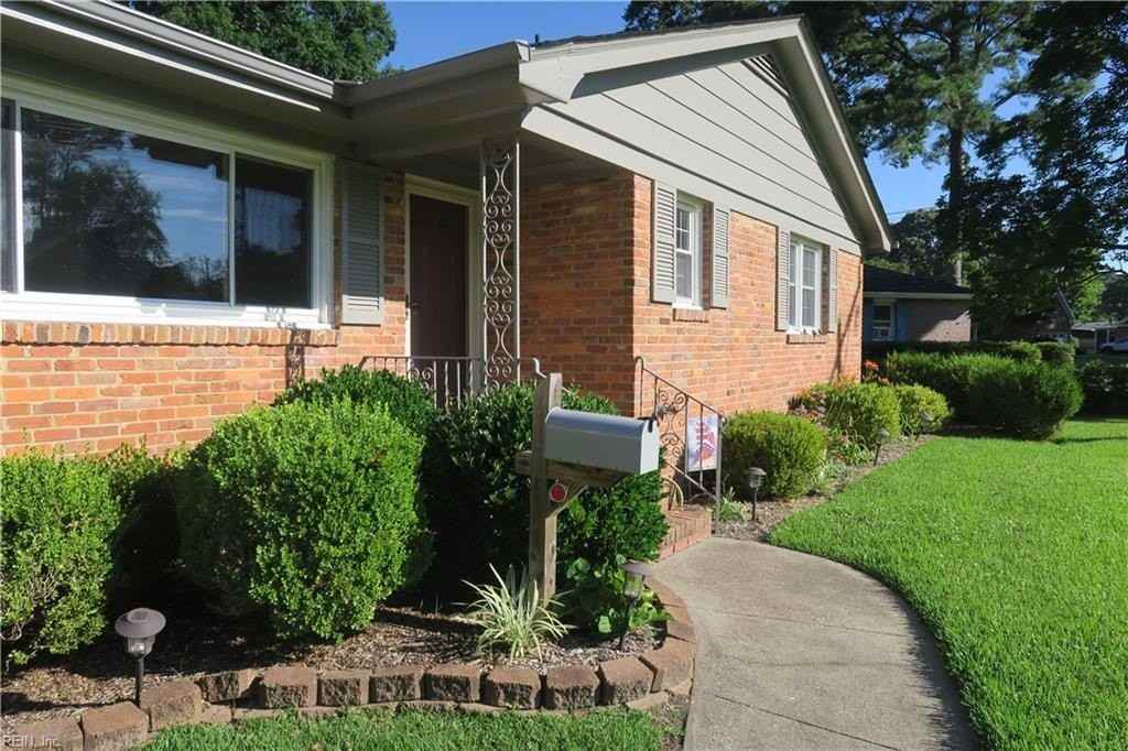1389 Lakeside Rd - Photo 2 of 18