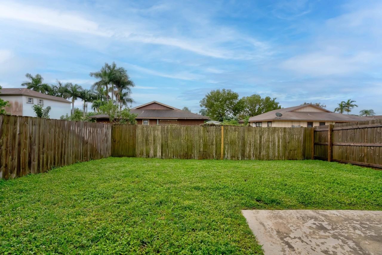 4698 Arthur St - Photo 3 of 12