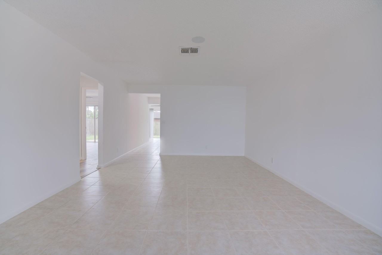 4698 Arthur St - Photo 4 of 12