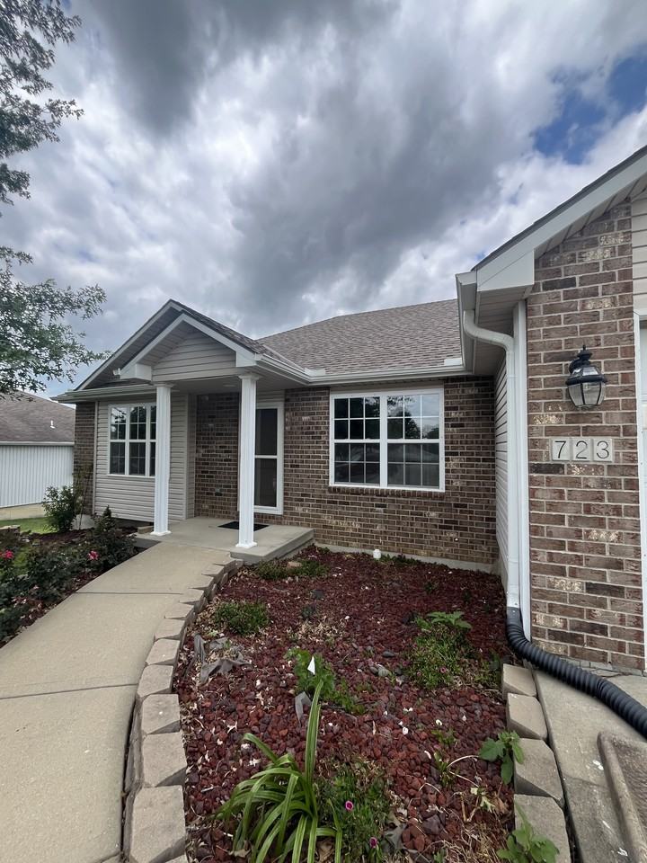 723 Iron Horse Dr #1 - Photo 2 of 29