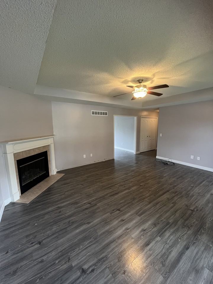 723 Iron Horse Dr #1 - Photo 3 of 29