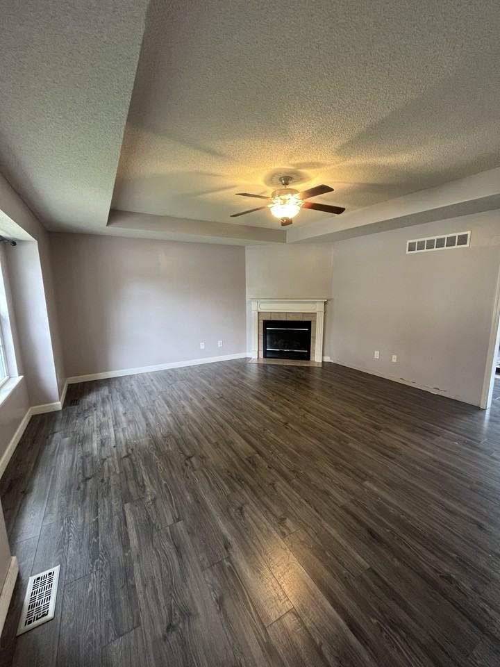 723 Iron Horse Dr #1 - Photo 4 of 29