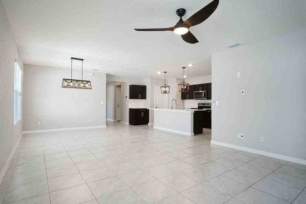 3909 Se Lee St - Photo 4 of 19