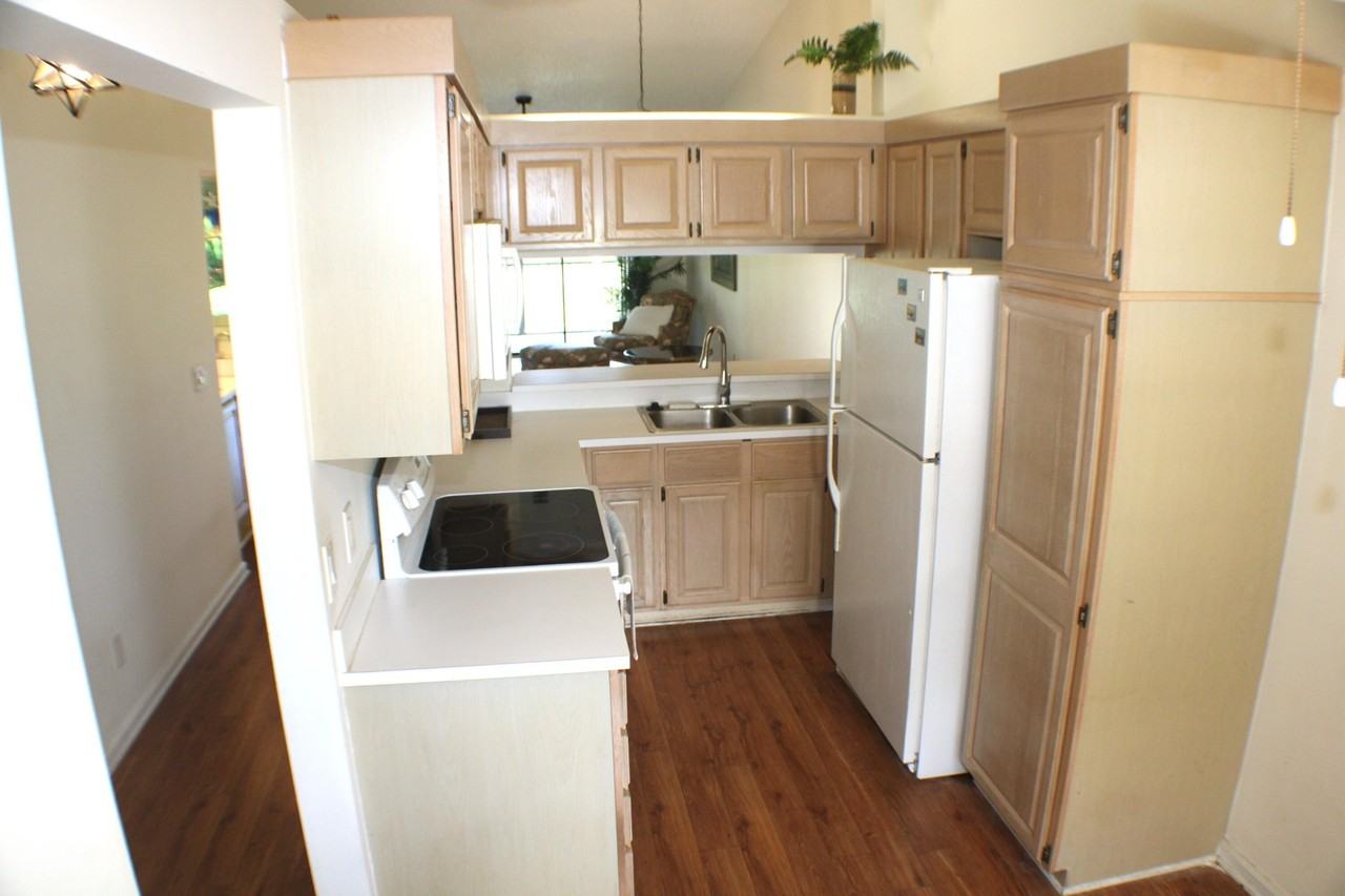 1082 Keystone Dr #C - Photo 4 of 26