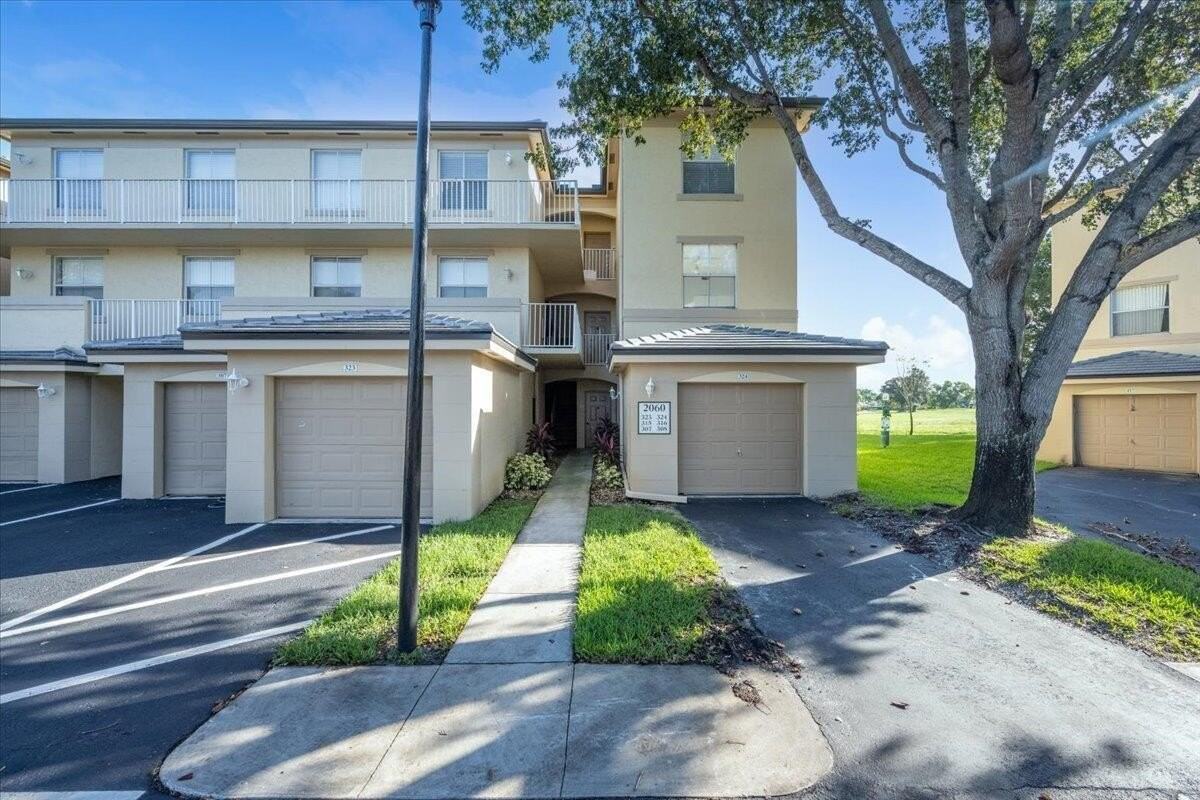 2060 Greenview Shores Blvd #308 - Photo 2 of 24