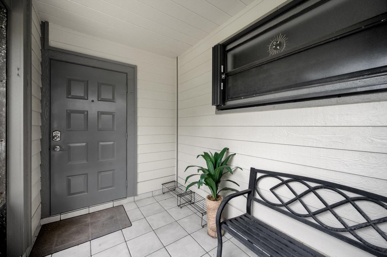 2482 Bedford Mews Dr - Photo 4 of 29